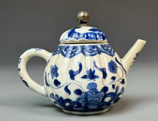 古玩陶瓷清康熙.青花花卉紋執(zhí)壺拍賣，當(dāng)前價(jià)格9900元