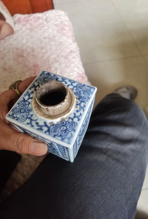 清乾隆 青花纏枝蓮紋四方茶葉罐拍賣，當前價格2333元