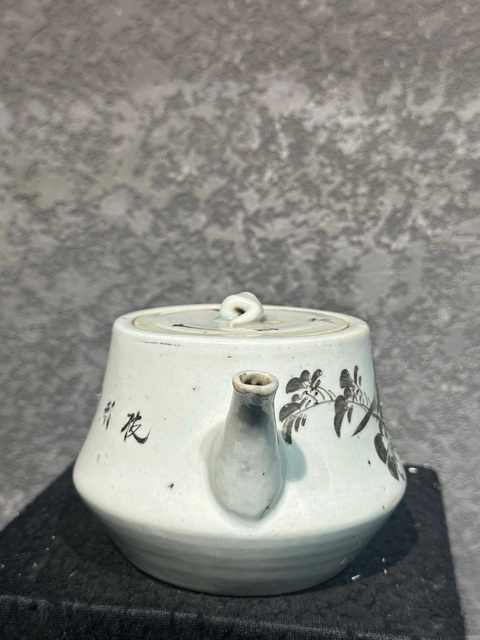 古玩陶瓷民國(guó)墨彩花鳥(niǎo)壺拍賣，當(dāng)前價(jià)格999元