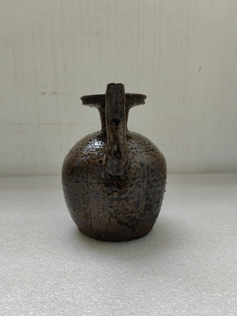 古玩陶瓷褐釉瓜楞執(zhí)壺拍賣，當前價格680元