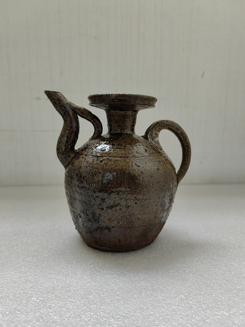 古玩陶瓷褐釉瓜楞執(zhí)壺拍賣，當前價格680元