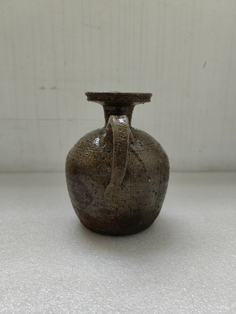 古玩陶瓷褐釉瓜楞執(zhí)壺拍賣，當前價格680元