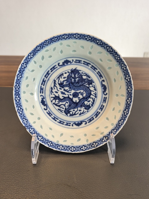 古玩陶瓷玩玉款青花龍紋玲瓏瓷盤拍賣,當(dāng)前價格198元