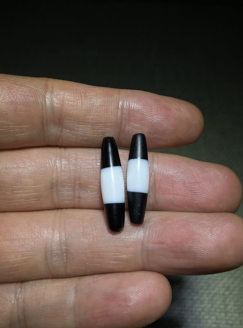 古玩玉器【天珠系列】清代.黑白琉璃珠(琉璃天珠)拍賣,當前價格0元