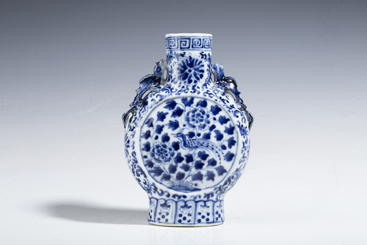 古玩陶瓷晚清·青花花鳥紋抱月瓶拍賣,當(dāng)前價格3880元