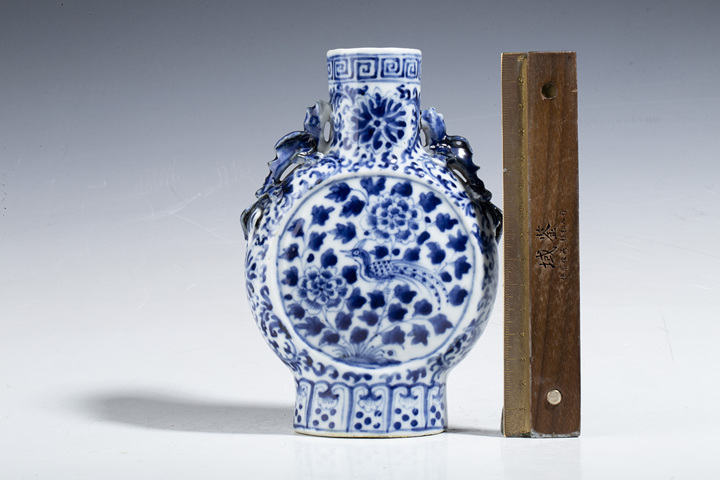 古玩陶瓷晚清·青花花鳥紋抱月瓶拍賣,當(dāng)前價格3880元