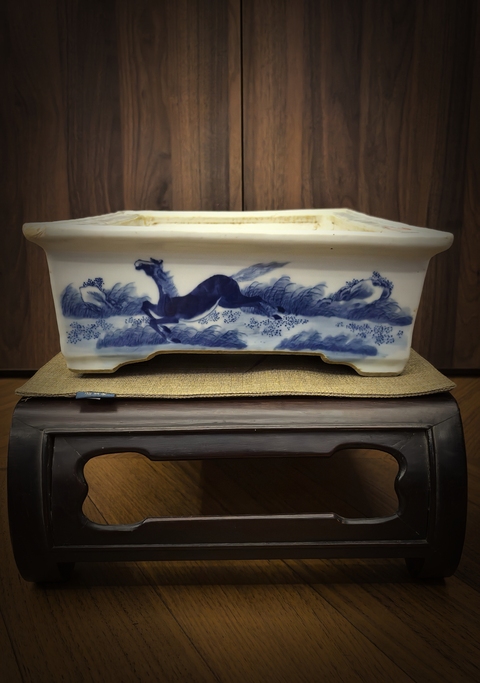 古玩陶瓷道光青花八駿圖四方花盆拍賣，當前價格18888元