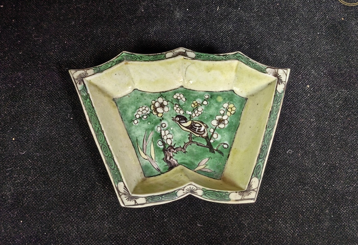 古玩陶瓷清康熙-素三彩花鳥紋攢盤拍賣,當前價格3999元