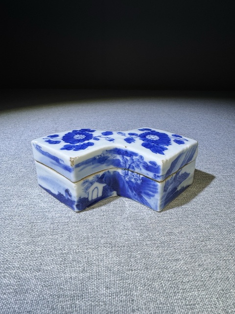 古玩陶瓷罕見清代中期青花銀錠形印泥盒清代印泥盒瓷器拍賣,當前價格4600元