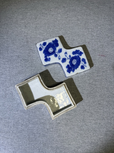 古玩陶瓷罕見清代中期青花銀錠形印泥盒清代印泥盒瓷器拍賣,當前價格4600元