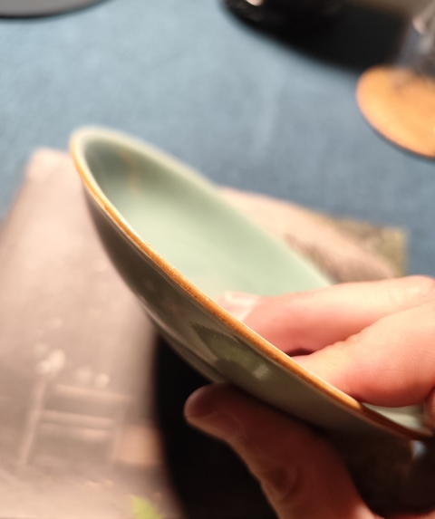古玩陶瓷清中期豆青釉盤拍賣,當前價格380元