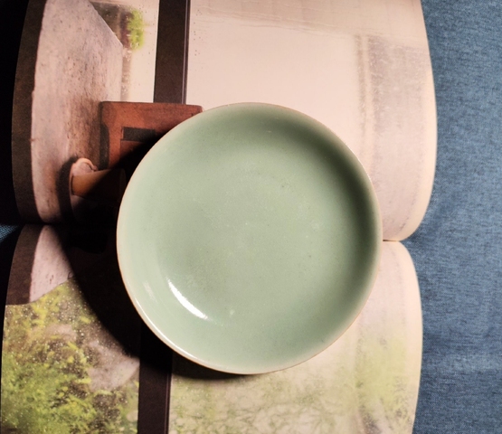 古玩陶瓷清中期豆青釉盤拍賣,當前價格380元