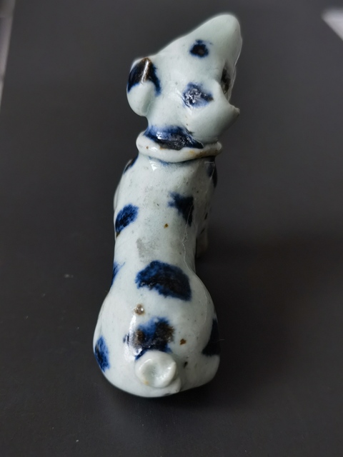 古玩陶瓷清代早期青花點釉里紅小狗瓷塑拍賣,當前價格1900元