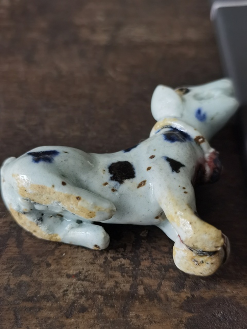 古玩陶瓷清代早期青花點釉里紅小狗瓷塑拍賣,當前價格1900元