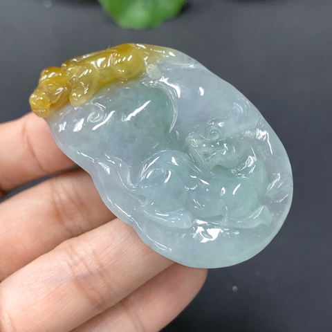 古玩玉器61天然翡翠雕刻麒麟紋飾玉佩  配證書拍賣，當前價格350元