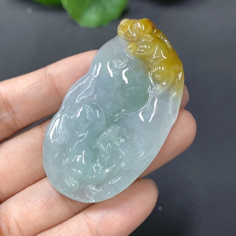 古玩玉器61天然翡翠雕刻麒麟紋飾玉佩  配證書拍賣，當前價格350元