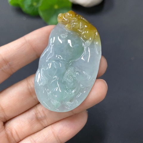 古玩玉器61天然翡翠雕刻麒麟紋飾玉佩  配證書拍賣，當前價格350元