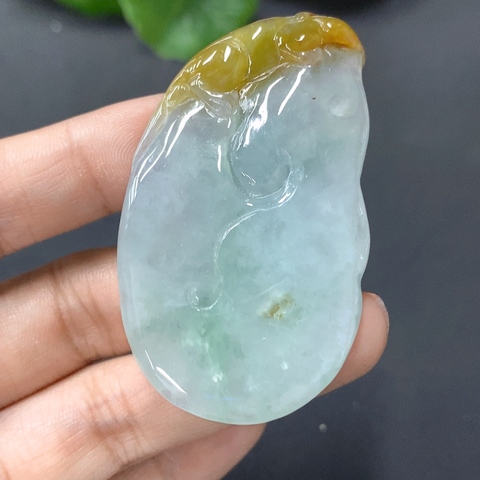 古玩玉器61天然翡翠雕刻麒麟紋飾玉佩  配證書拍賣，當前價格350元