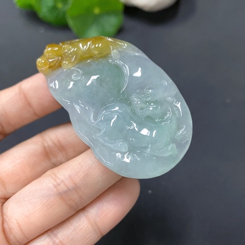 古玩玉器61天然翡翠雕刻麒麟紋飾玉佩  配證書拍賣，當前價格350元