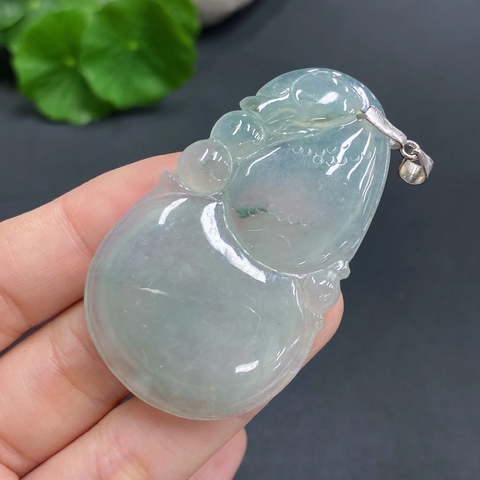 古玩玉器63天然翡翠雕刻葫蘆紋飾掛墜  配證書拍賣，當前價格340元
