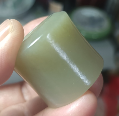 古玩玉器清代和田玉雕“素紋扳指”拍賣,當前價格888元