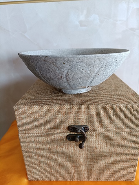 古玩陶瓷北宋龍泉青瓷刻仰蓮紋碗拍賣，當(dāng)前價(jià)格880元