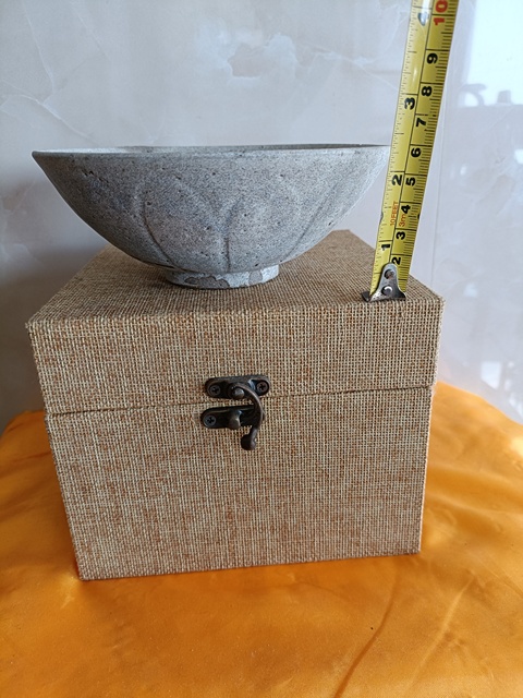 古玩陶瓷北宋龍泉青瓷刻仰蓮紋碗拍賣，當(dāng)前價(jià)格880元