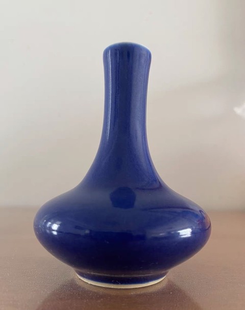 古玩陶瓷清中期霽藍釉長頸瓶拍賣,當前價格4800元