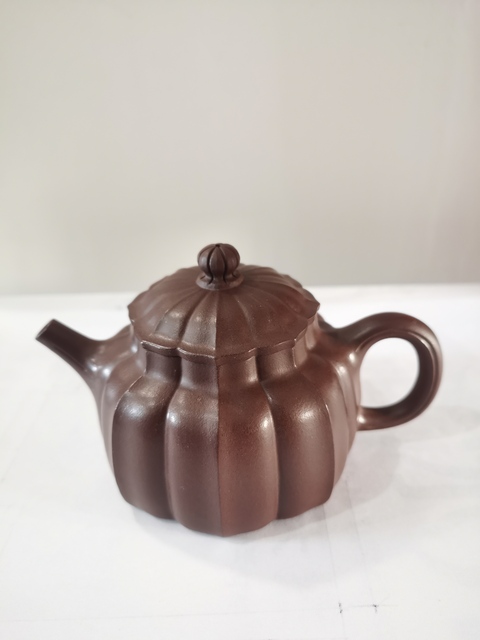 古玩雜項(xiàng)菱花壺拍賣，當(dāng)前價(jià)格1380元