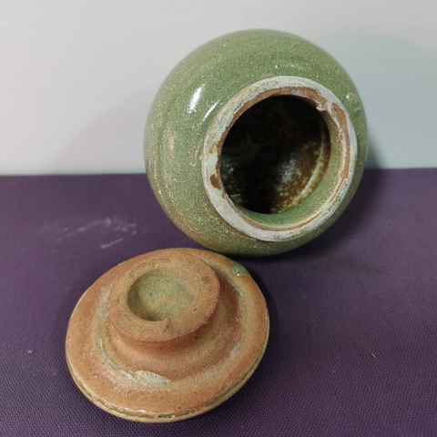 古玩陶瓷元代龍泉青瓷蓋罐拍賣,當(dāng)前價(jià)格1150元