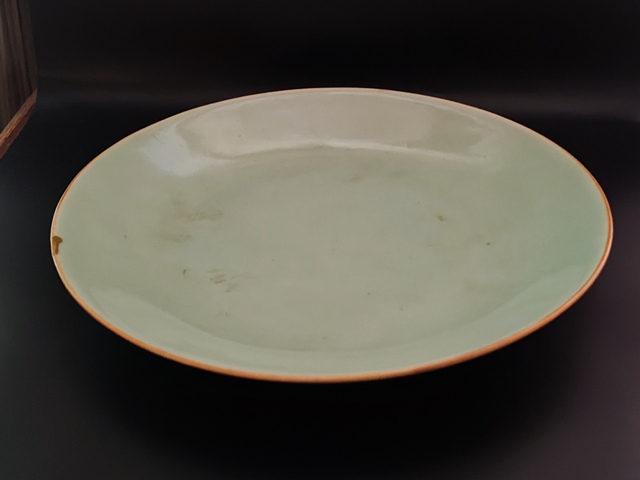 古玩陶瓷清嘉慶豆青釉大盤拍賣，當前價格680元