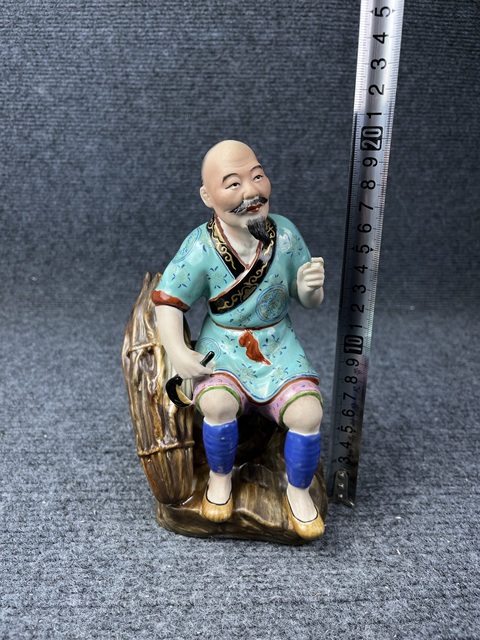 古玩陶瓷粉彩樵夫塑像拍賣，當前價格1588元