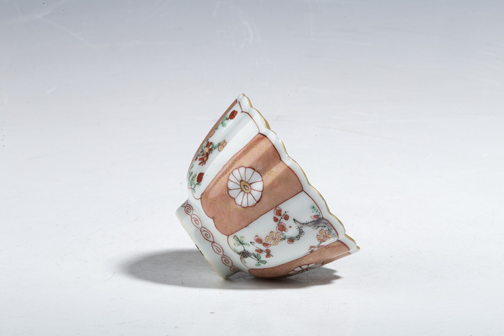 古玩陶瓷清康熙·五彩開窗花卉紋花口杯碟拍賣，當(dāng)前價(jià)格4600元