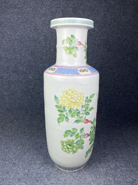 古玩陶瓷粉彩錦雞牡丹大棒槌瓶拍賣，當(dāng)前價(jià)格5588元