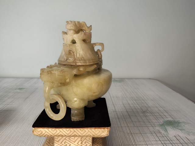 古玩玉器岫玉雕“雙耳三足爐”拍賣,當前價格1480元