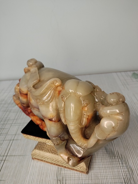 古玩玉器和田玉雕“童子洗象”擺件拍賣，當前價格5880元