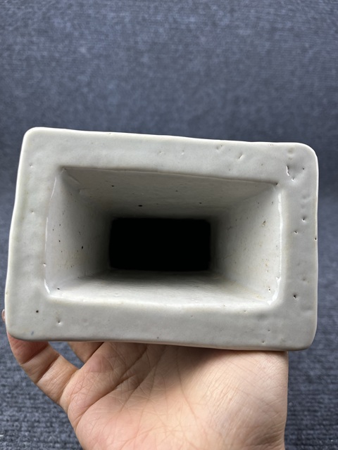 古玩陶瓷青花釉里紅花卉紋雙耳四方瓶拍賣，當(dāng)前價(jià)格6888元