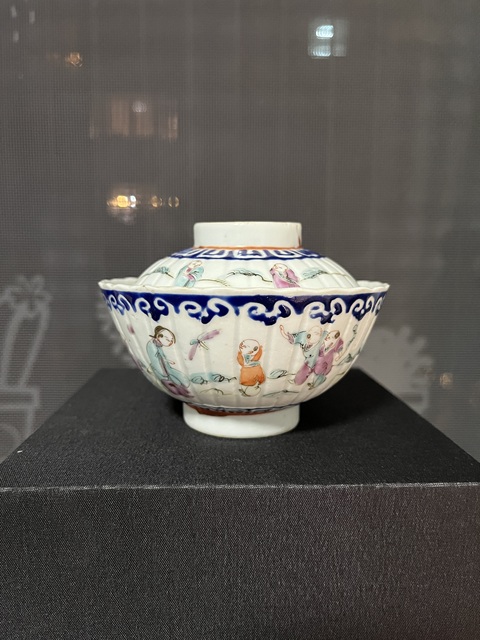 古玩陶瓷粉彩人物故事瓜棱蓋碗拍賣，當前價格1888元