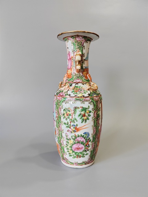 古玩陶瓷清末廣彩螭龍雙獅耳人物故事紋瓶拍賣，當(dāng)前價格2360元