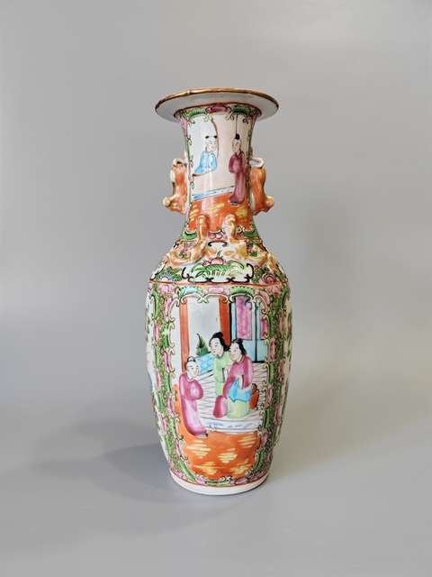 古玩陶瓷清末廣彩螭龍雙獅耳人物故事紋瓶拍賣，當(dāng)前價格2360元