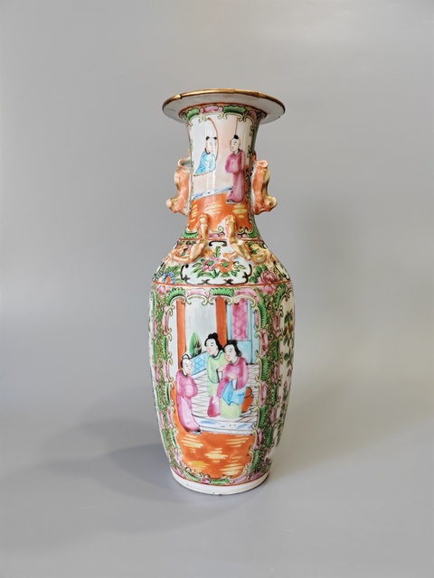 古玩陶瓷清末廣彩螭龍雙獅耳人物故事紋瓶拍賣，當(dāng)前價格2360元