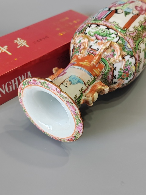 古玩陶瓷清末廣彩螭龍雙獅耳人物故事紋瓶拍賣，當(dāng)前價格2360元