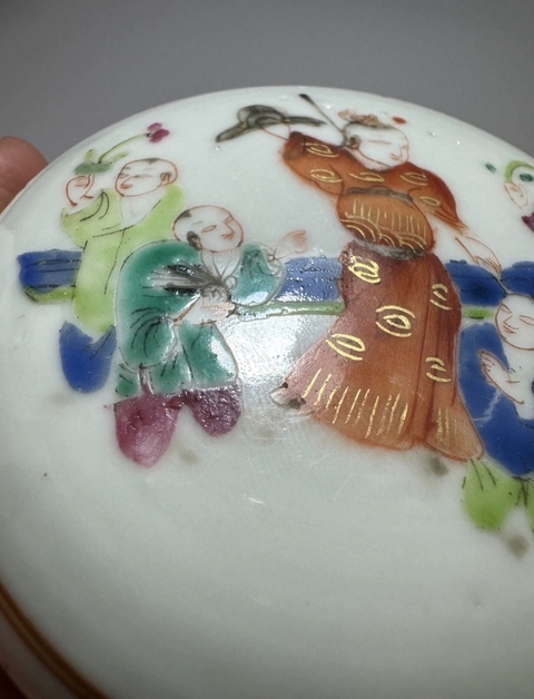 古玩陶瓷清同治粉彩五子奪魁圖蓋盒拍賣，當(dāng)前價(jià)格680元