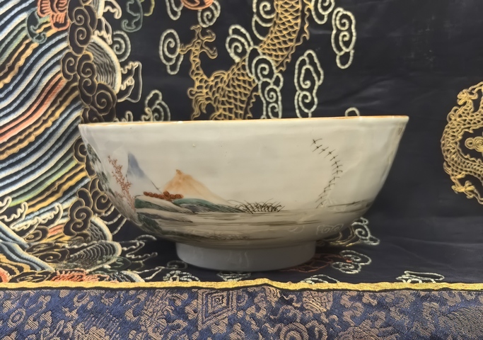 古玩陶瓷康熙粉彩山水人物紋墩式大碗(口徑23.8厘米)拍賣(mài),當(dāng)前價(jià)格9888元