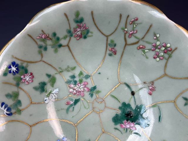 古玩陶瓷晚清青釉粉彩荷葉型供盤拍賣，當(dāng)前價(jià)格3000元