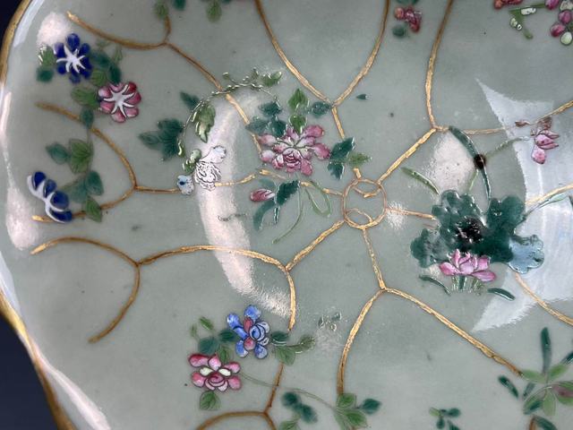 古玩陶瓷晚清青釉粉彩荷葉型供盤拍賣，當(dāng)前價(jià)格3000元