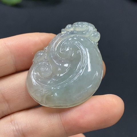 古玩玉器70天然翡翠雕刻如意紋飾掛墜拍賣,當前價格270元