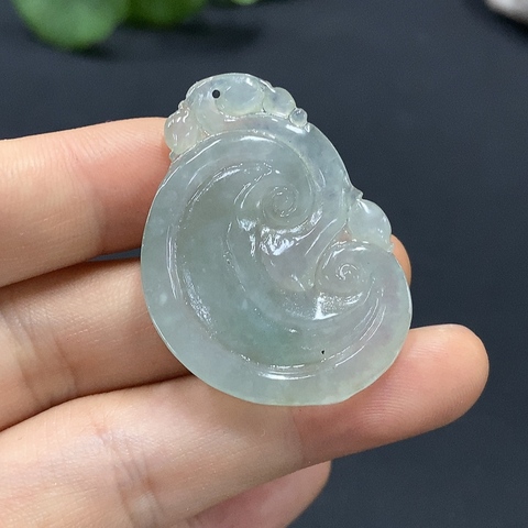 古玩玉器70天然翡翠雕刻如意紋飾掛墜拍賣,當前價格270元