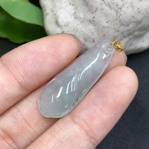 古玩玉器73天然翡翠雕刻玉蘭花紋飾掛墜(正冰種)拍賣,當(dāng)前價(jià)格180元