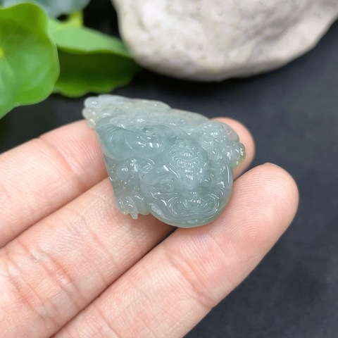 古玩玉器74天然翡翠雕刻金蟾紋飾掛墜拍賣,當前價格180元